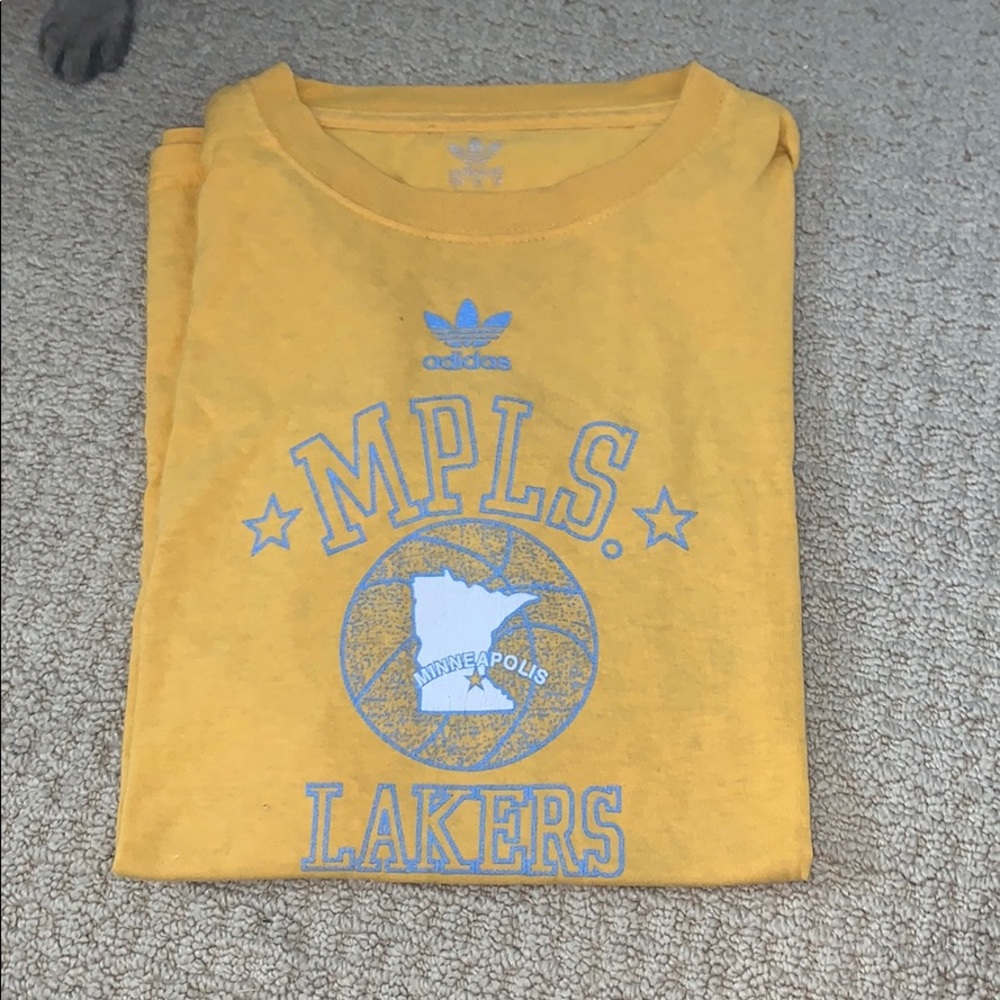 LAKERS T-shirt